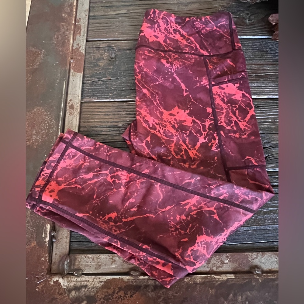 Constantly Varied Gear DYED Gold Marble Capri Length Leggings - Medium